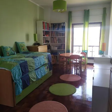 Quarto No Infantado - Loures *